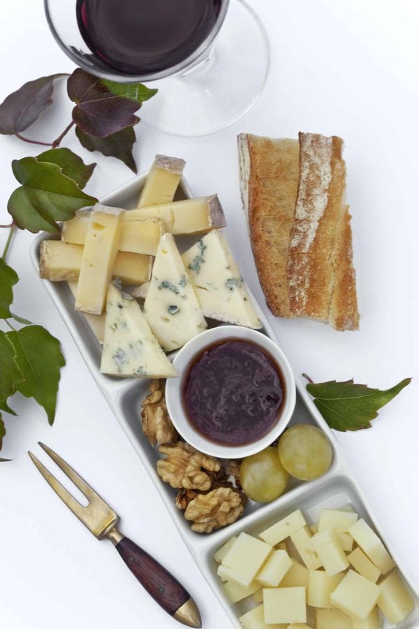 Quelles sont les spécialités emblématiques de la cuisine bordelaise ?